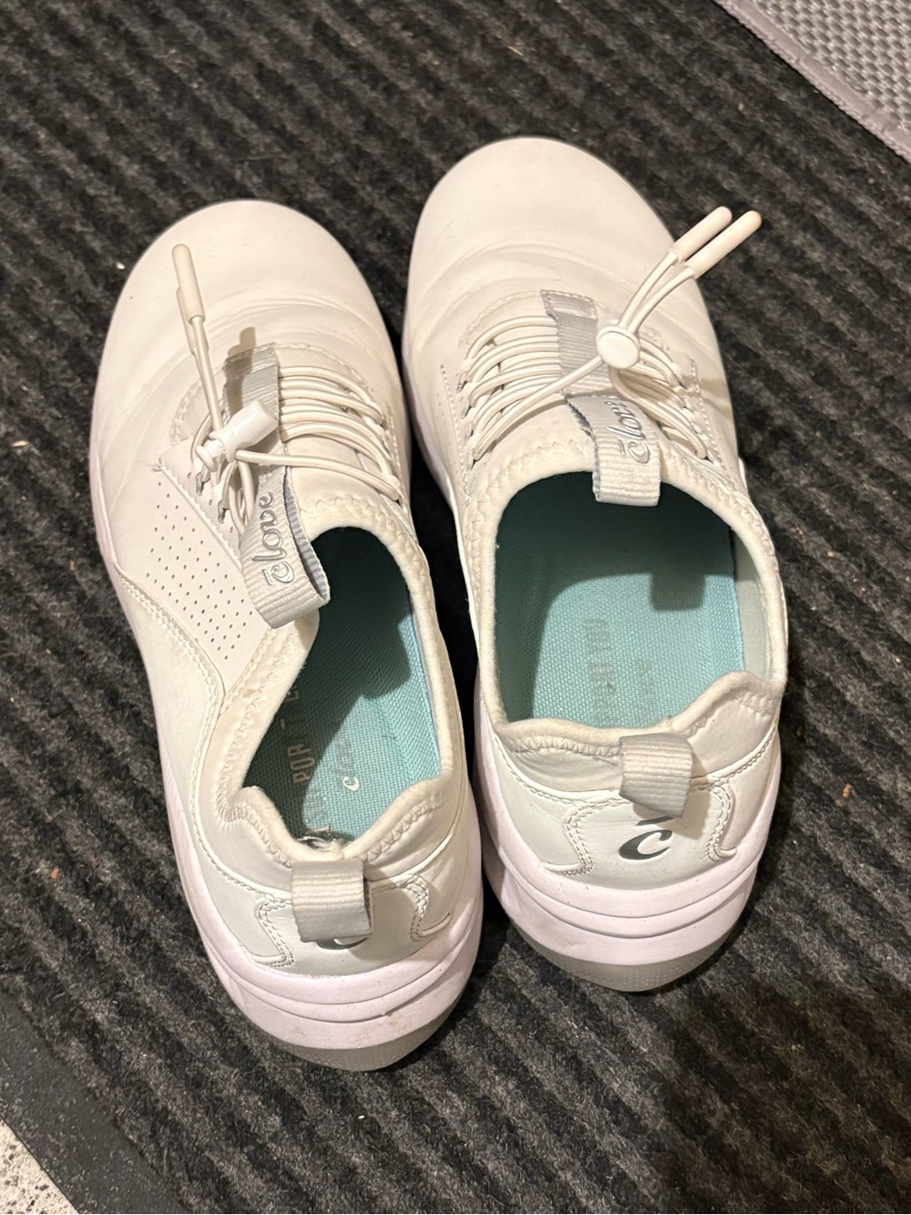 Clove White Womens Classic Shoes for Healthcare Workers - size 7 wide